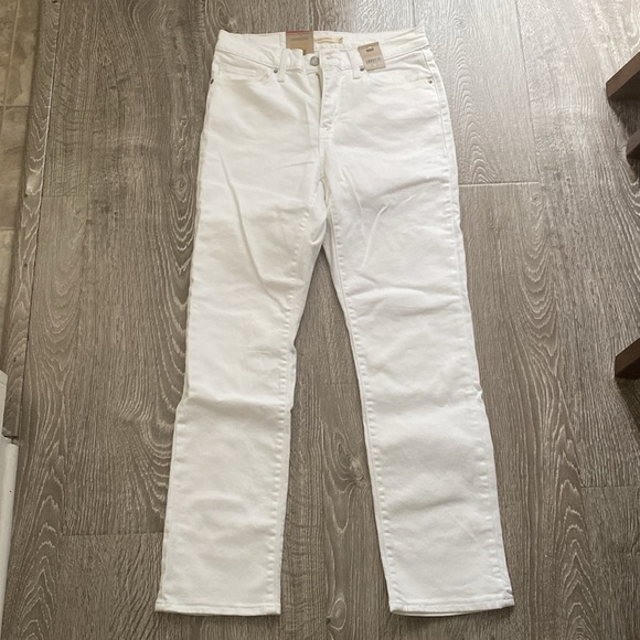 Levi's Women's White Jeans - Picture 5 of 8